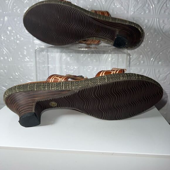 Spring Step Sandals - Picture 5 of 5